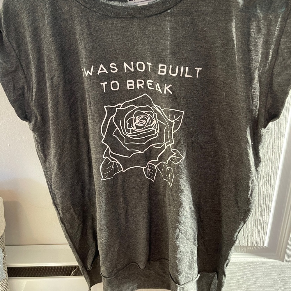 Love Monday Women's Gray Rose Crop Tank Top - Medium